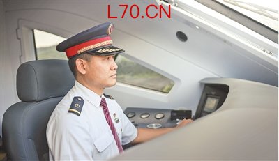 列车停准行稳，他有套“绣花功夫”（追梦路上）