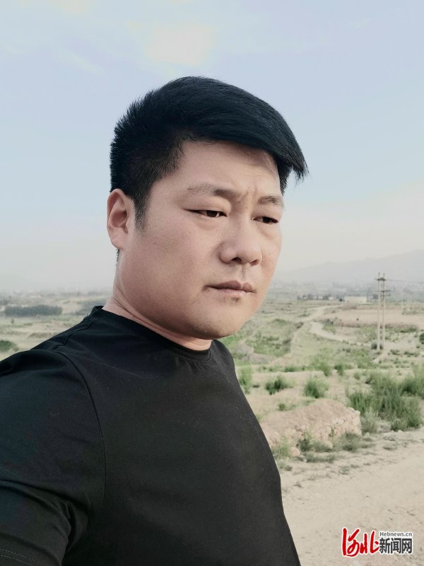 纵览原创 | 保定曲阳“扶车哥”找到了，他叫韩少虎，开半挂为山东货车顶住倾斜货物，他说“在外不易能帮一下就帮一下”