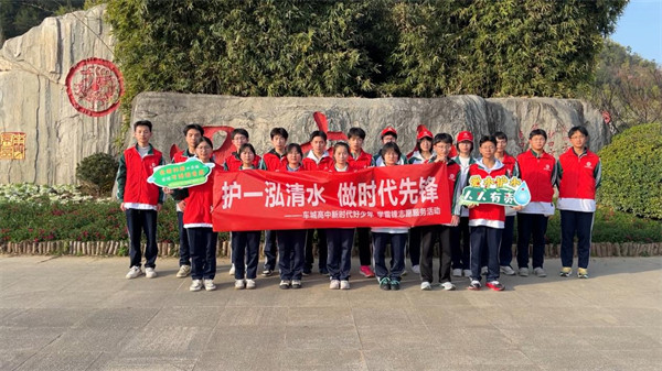 市车城高中志愿者开展护水环保活动 践行使命守护汉江清水