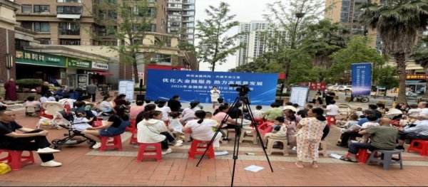 江夏区开展“金融服务早春行”公益演出进星光社区活动