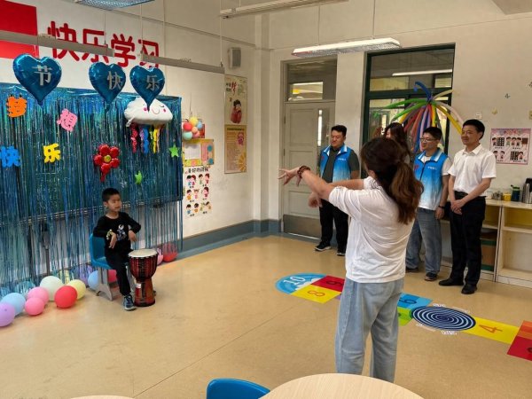中铁建工筑梦志愿服务队沉浸陪伴: 为特殊儿童点亮“六一”星光